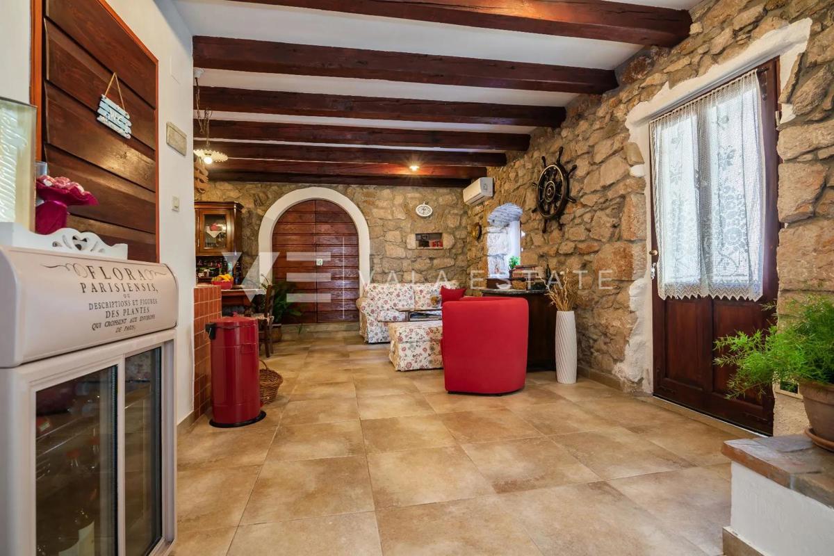 APPARTAMENTO RISTRUTTURATO CON GIARDINO A 50 M DAL MARE