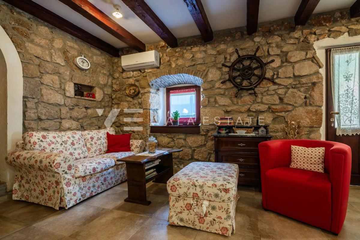 APPARTAMENTO RISTRUTTURATO CON GIARDINO A 50 M DAL MARE