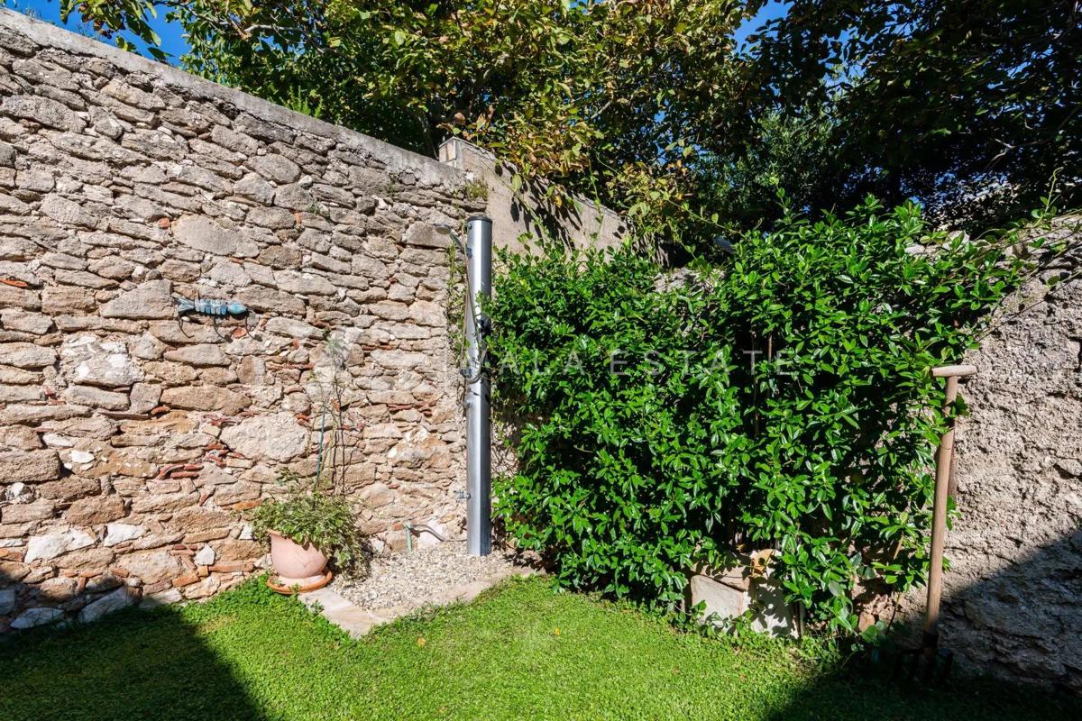 APPARTAMENTO RISTRUTTURATO CON GIARDINO A 50 M DAL MARE