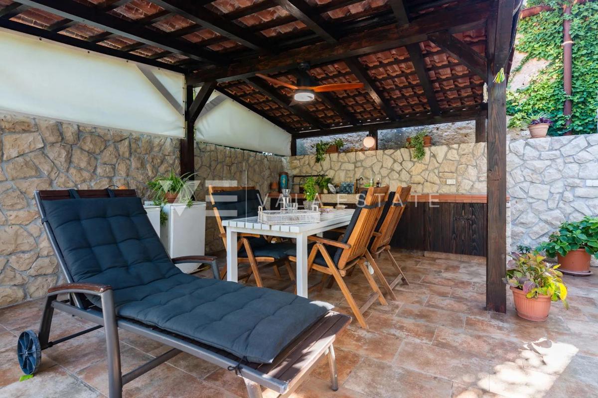 APPARTAMENTO RISTRUTTURATO CON GIARDINO A 50 M DAL MARE