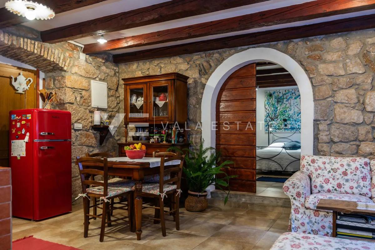 APPARTAMENTO RISTRUTTURATO CON GIARDINO A 50 M DAL MARE