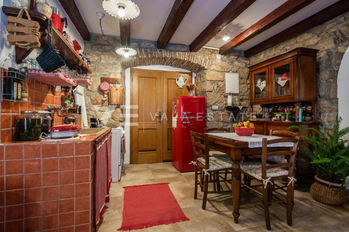 APPARTAMENTO RISTRUTTURATO CON GIARDINO A 50 M DAL MARE