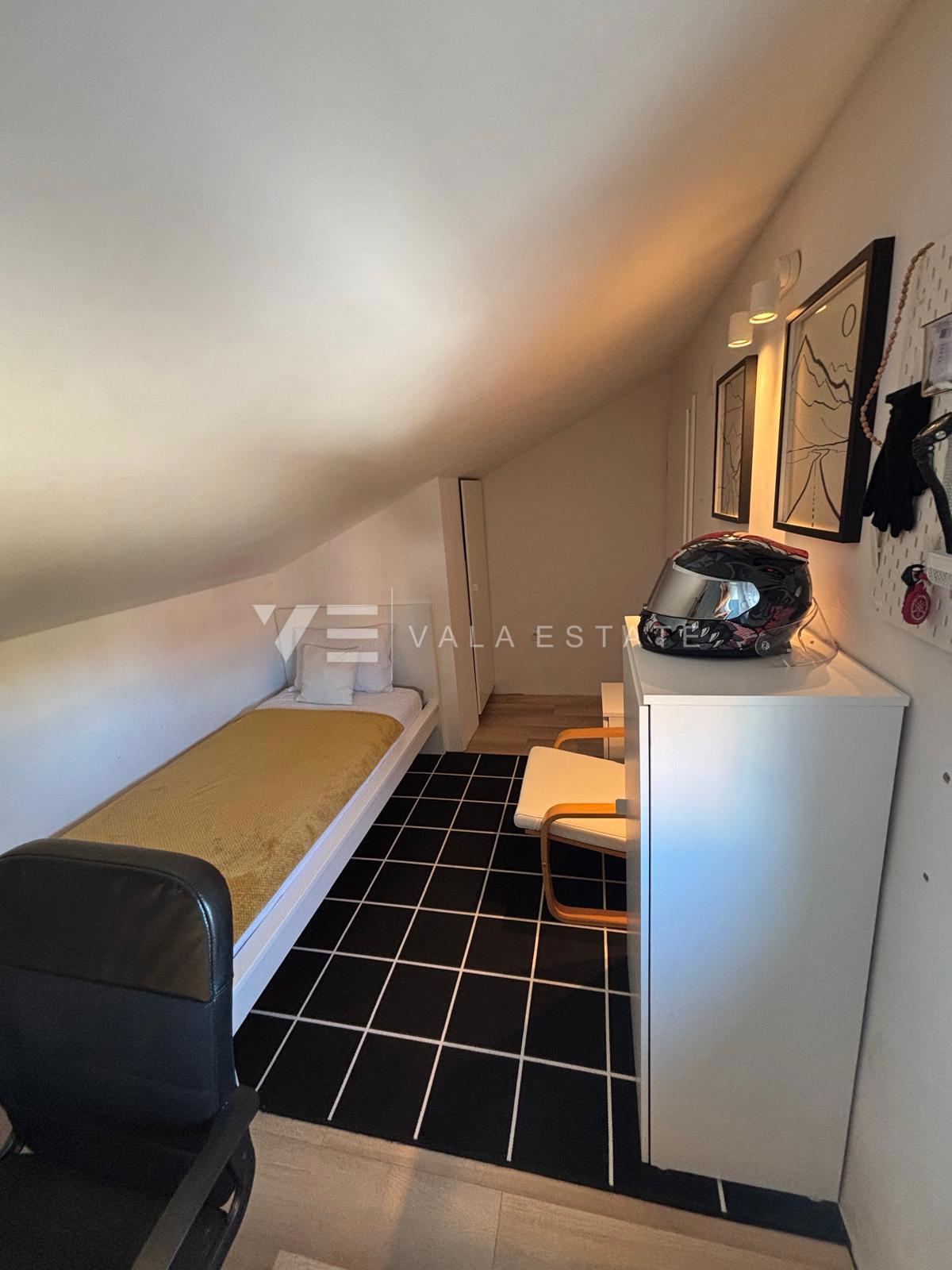 APPARTAMENTO MODERNO SU DUE LIVELLI CON VISTA MARE