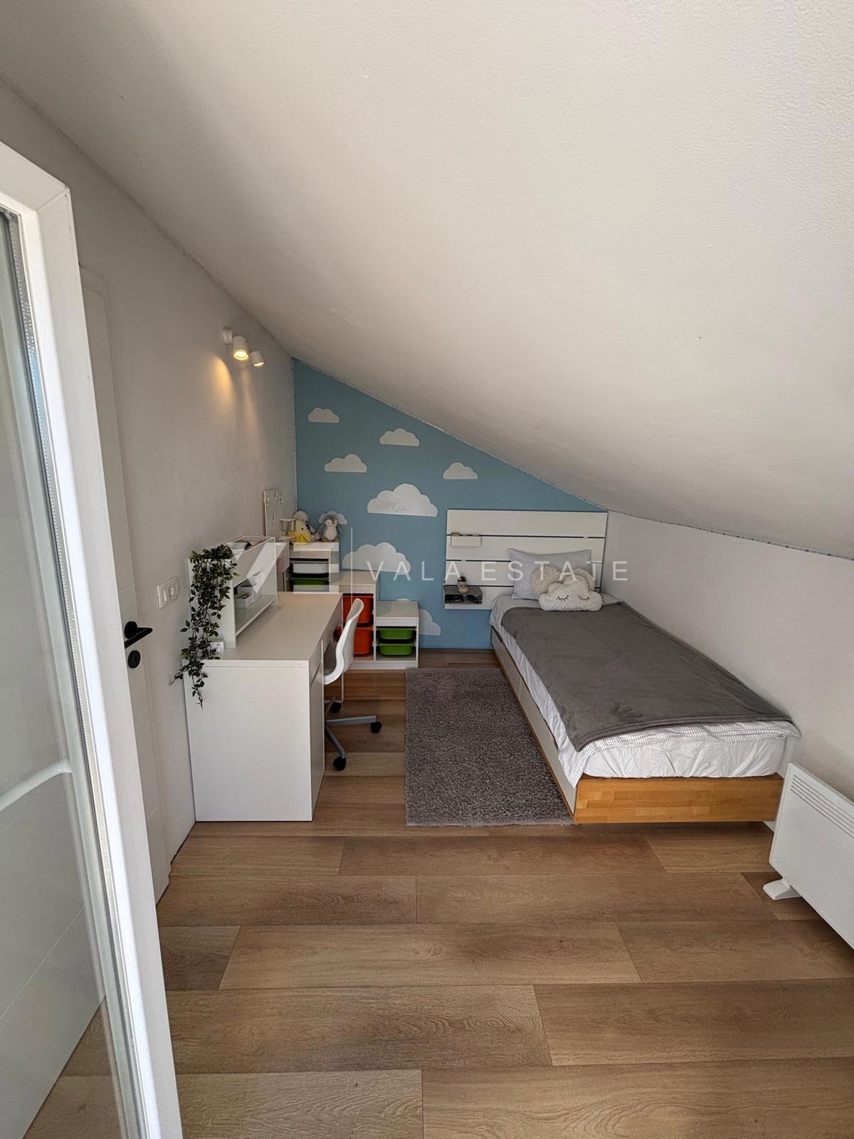 APPARTAMENTO MODERNO SU DUE LIVELLI CON VISTA MARE