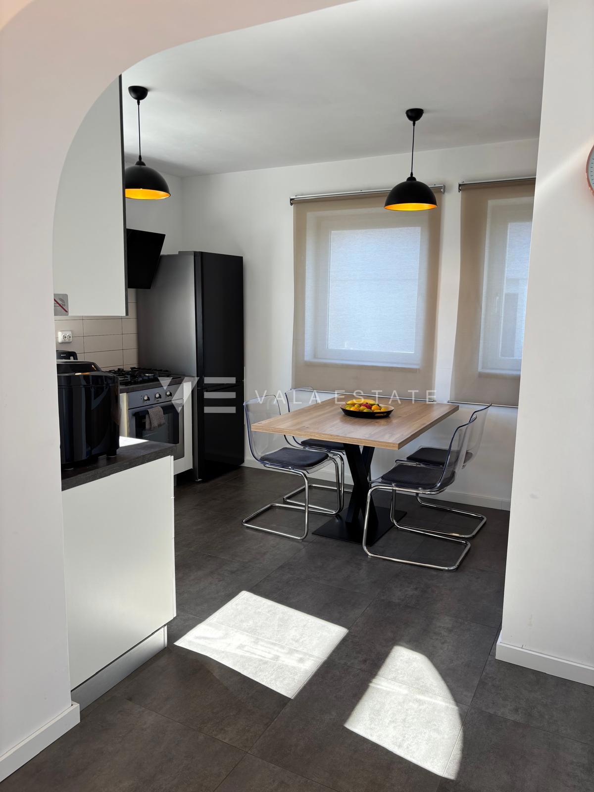 APPARTAMENTO MODERNO SU DUE LIVELLI CON VISTA MARE