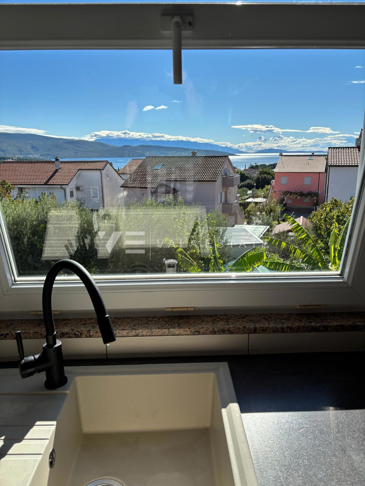 APPARTAMENTO MODERNO SU DUE LIVELLI CON VISTA MARE