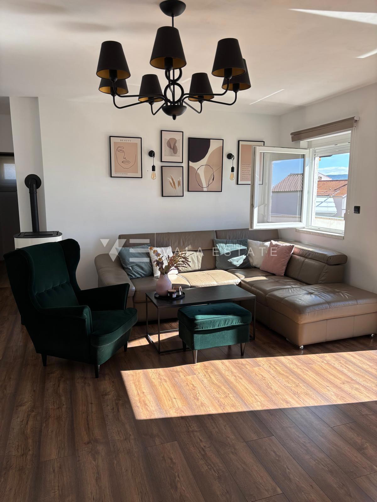 APPARTAMENTO MODERNO SU DUE LIVELLI CON VISTA MARE