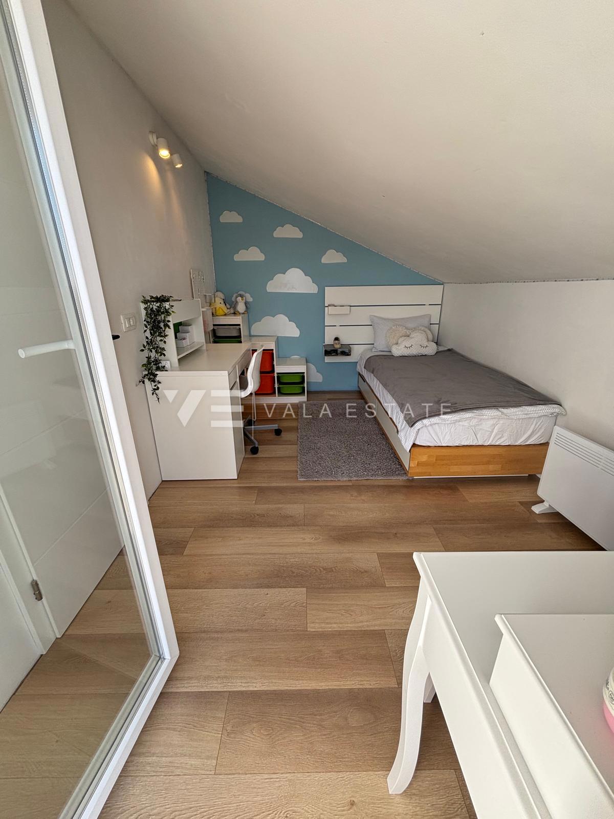 APPARTAMENTO MODERNO SU DUE LIVELLI CON VISTA MARE