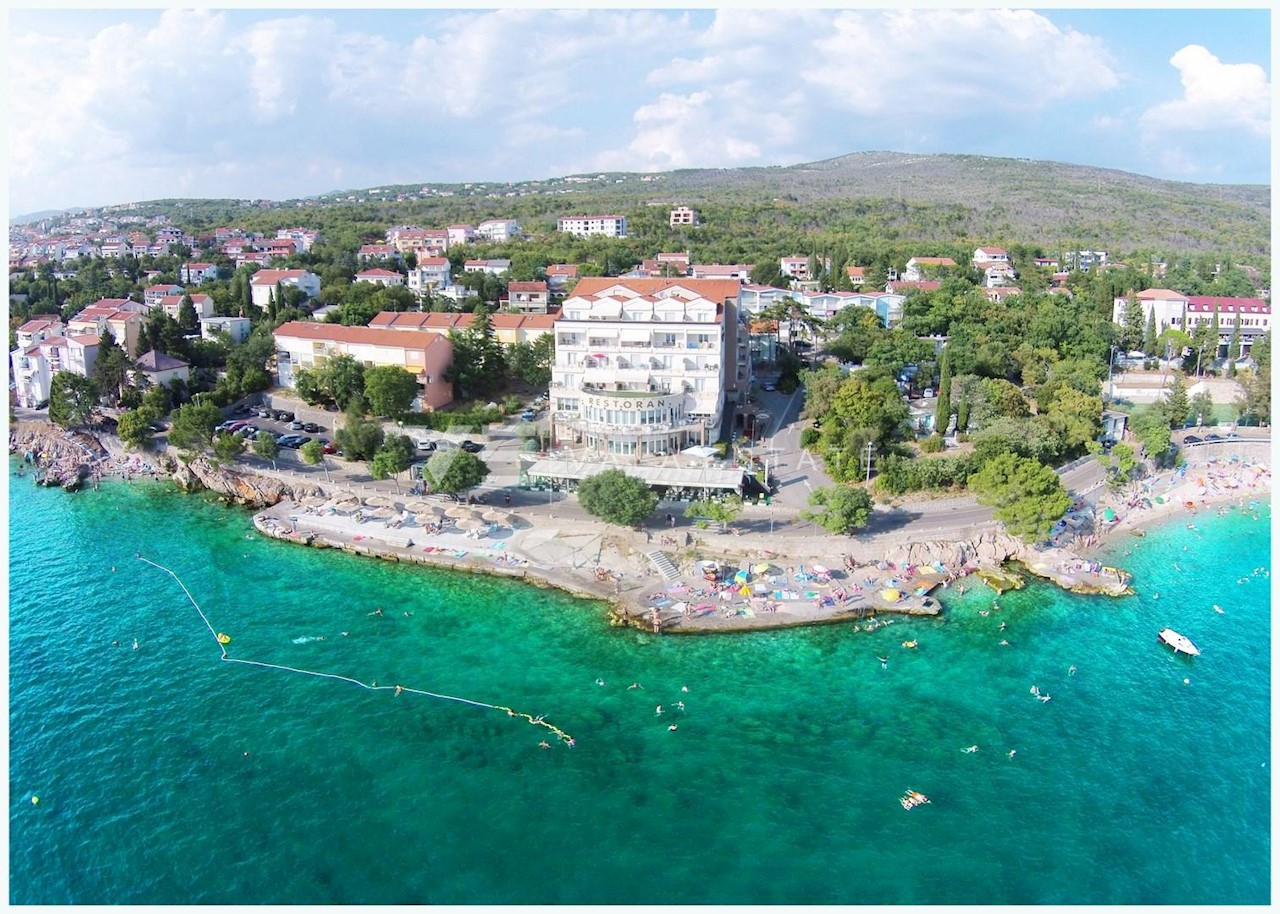 ALBERGO IN VENDITA, PRIMA FILA DAL MARE