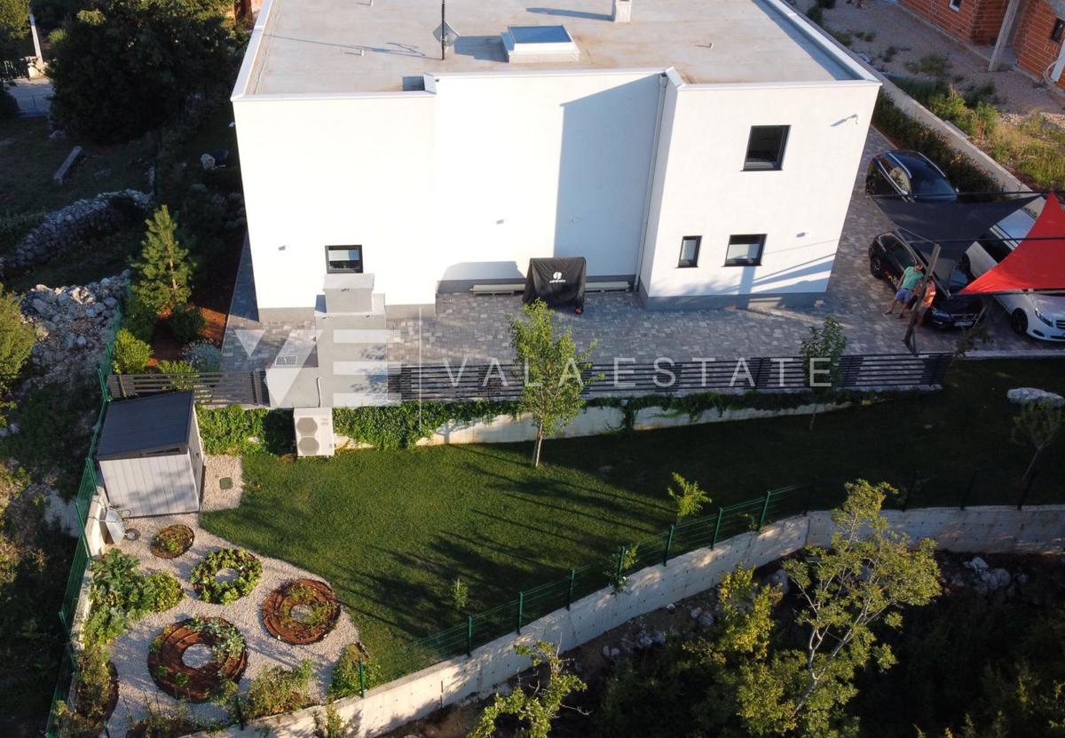 VILLA MODERNA IN UN AMBIENTE TRANQUILLO