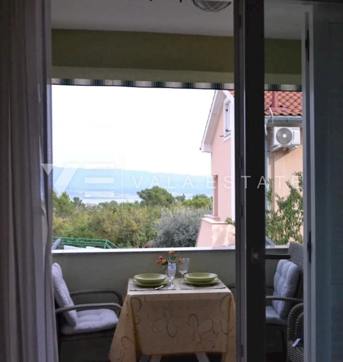 APPARTAMENTO SU DUE PIANI CON GIARDINO E VISTA MARE VICINO ALLA SPIAGGIA