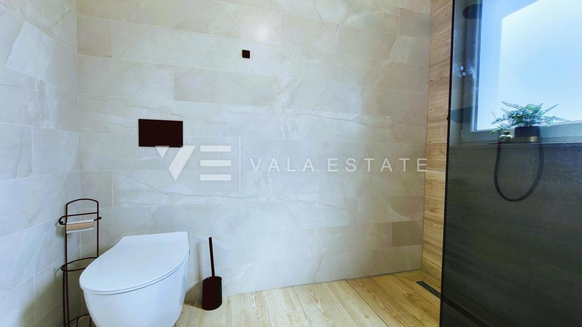NUOVA CASA MODERNA CON PISCINA IN POSIZIONE TRANQUILLA