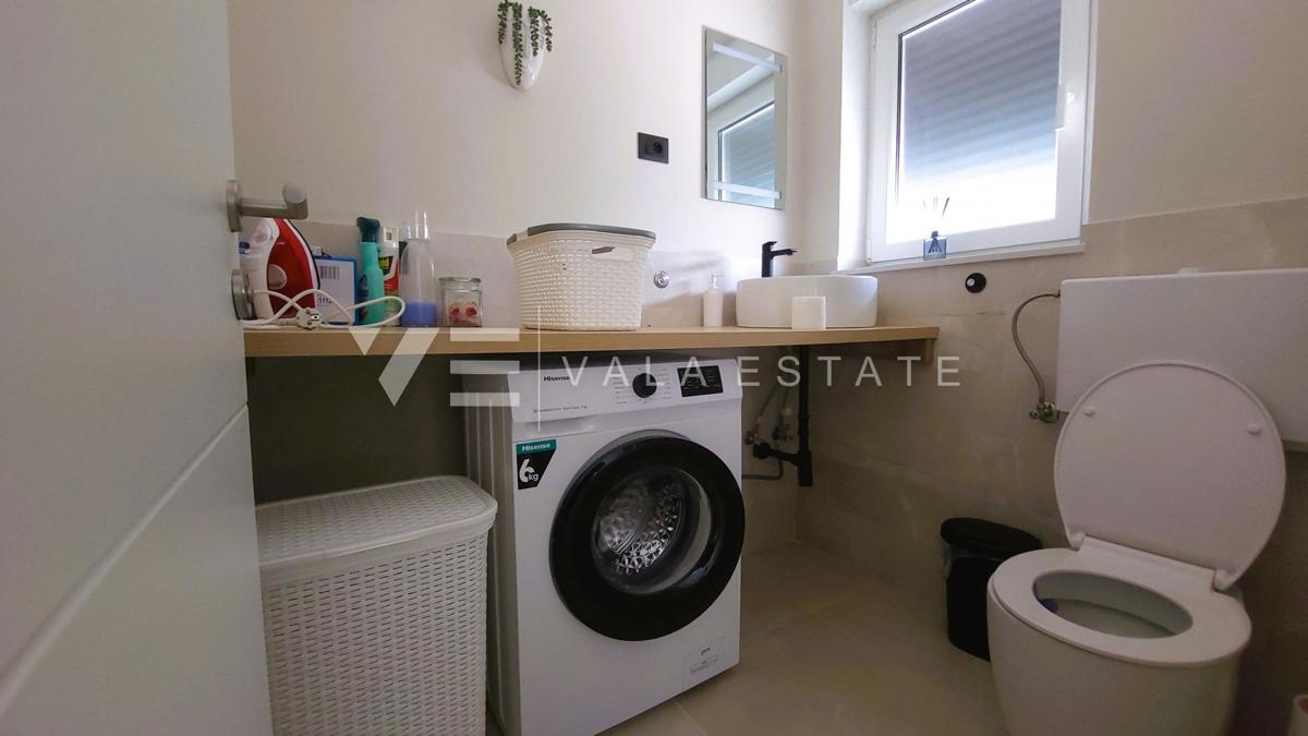 NUOVA CASA MODERNA CON PISCINA IN POSIZIONE TRANQUILLA