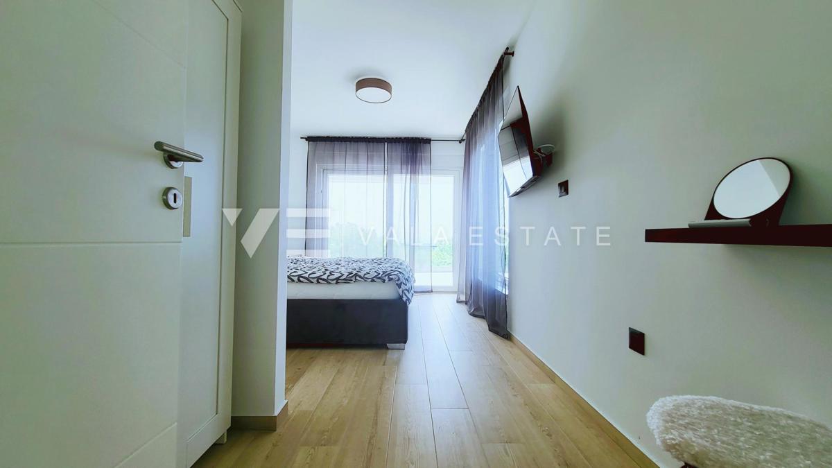 NUOVA CASA MODERNA CON PISCINA IN POSIZIONE TRANQUILLA