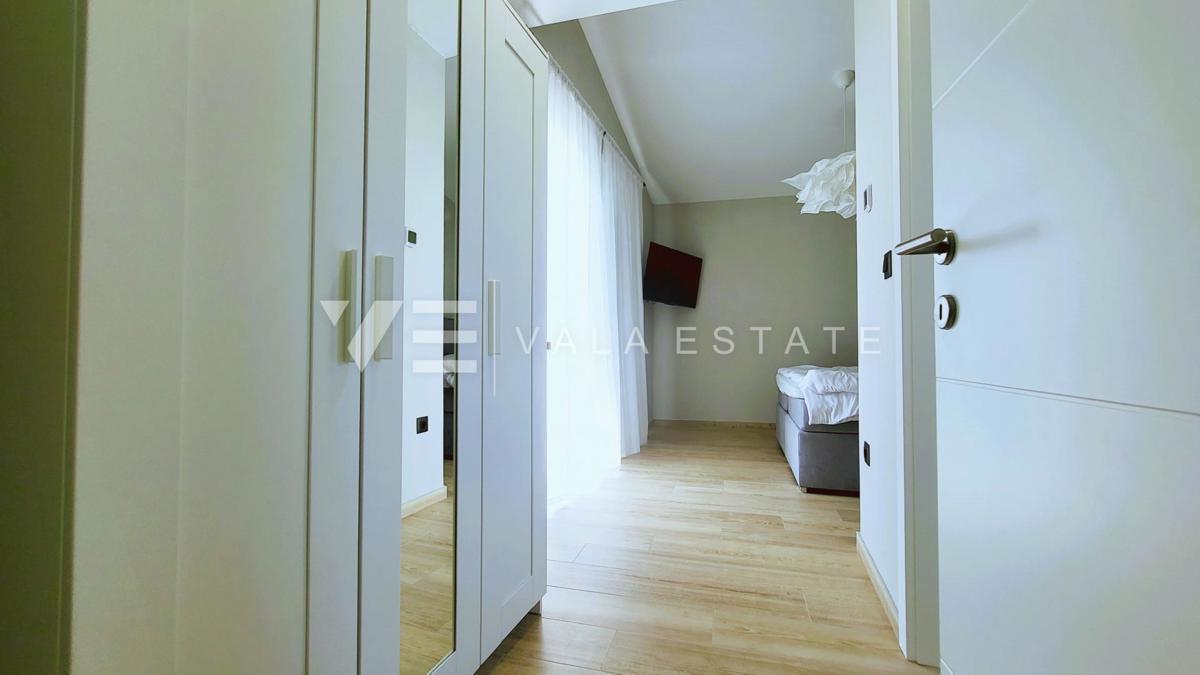 NUOVA CASA MODERNA CON PISCINA IN POSIZIONE TRANQUILLA