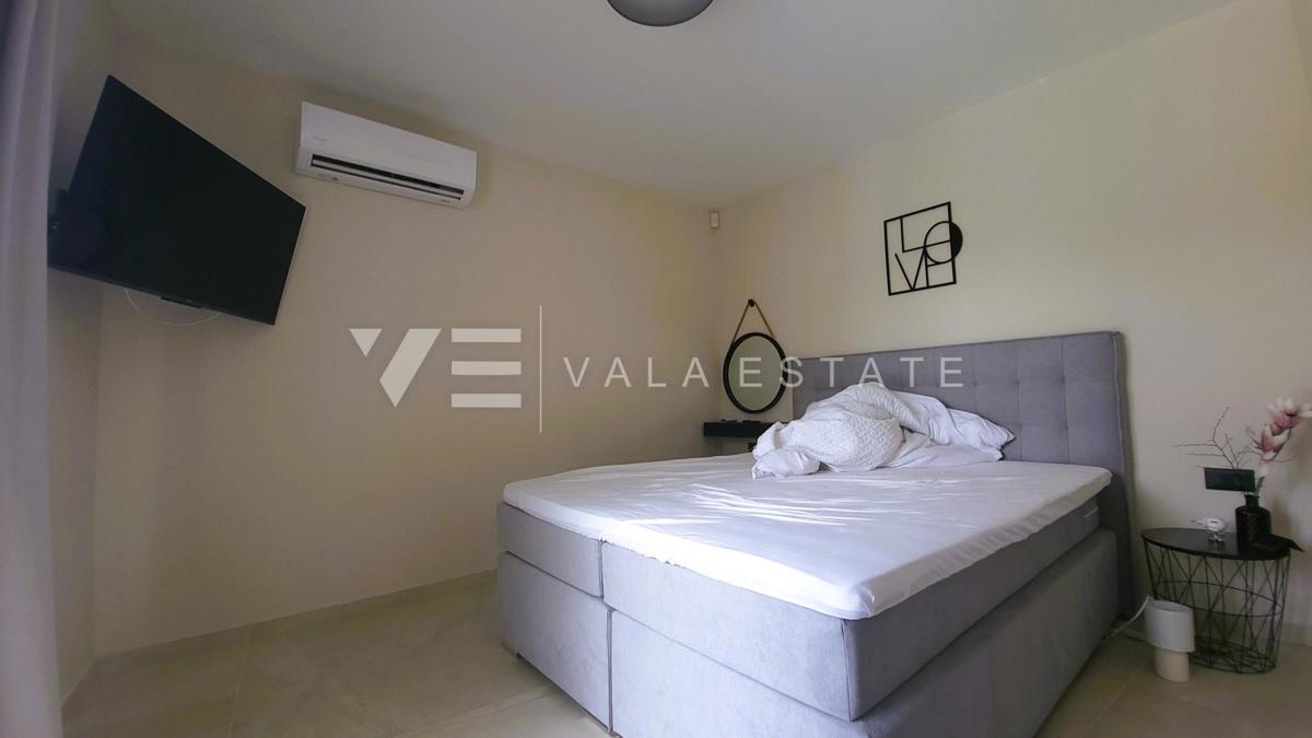 NUOVA CASA MODERNA CON PISCINA IN POSIZIONE TRANQUILLA