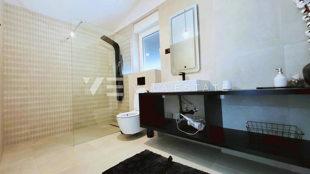 NUOVA CASA MODERNA CON PISCINA IN POSIZIONE TRANQUILLA
