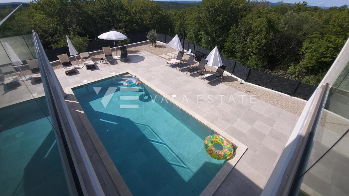 NUOVA CASA MODERNA CON PISCINA IN POSIZIONE TRANQUILLA