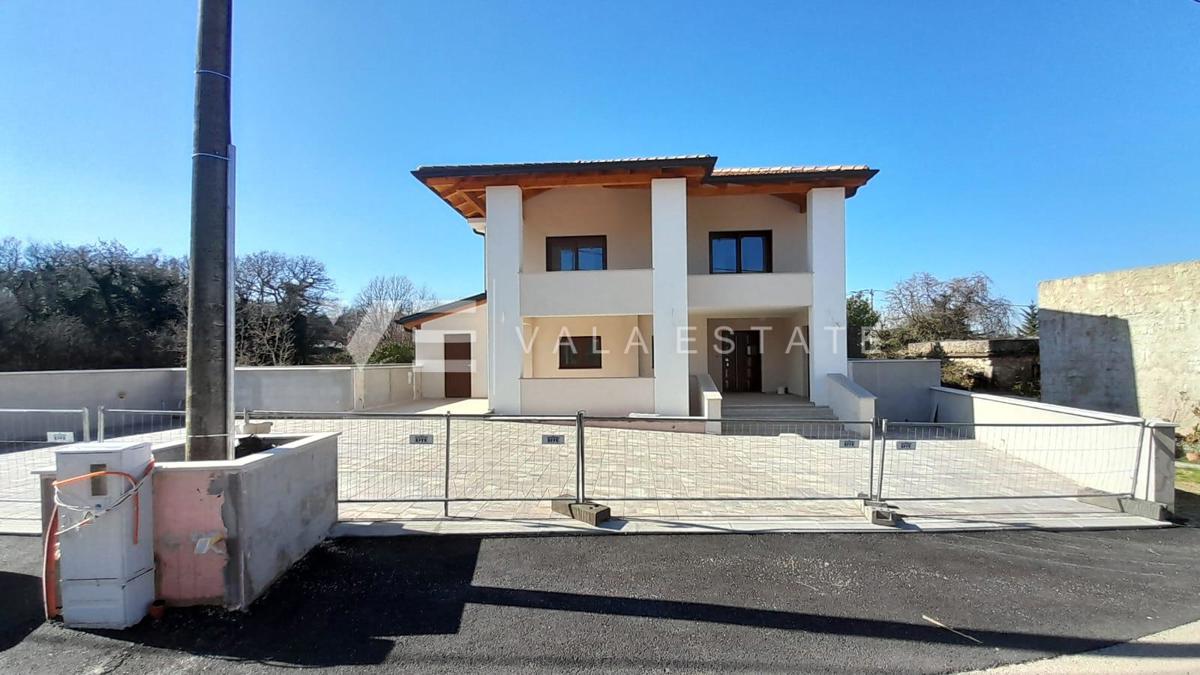 NUOVA CASA INDIPENDENTE CON PISCINA IN POSIZIONE TRANQUILLA