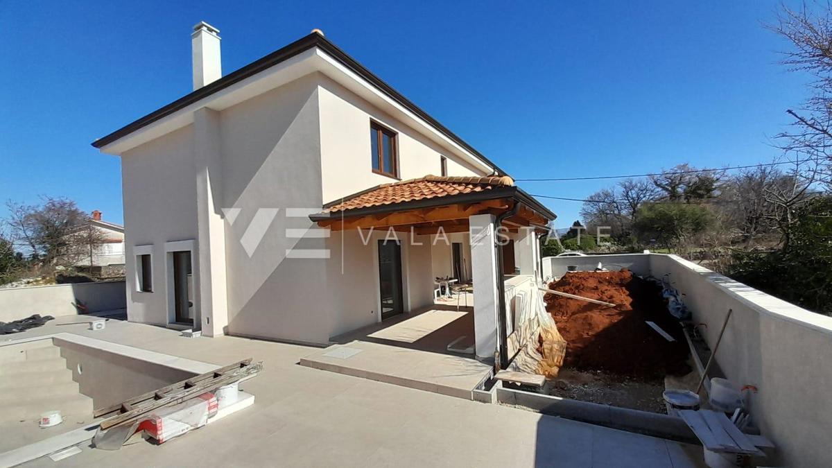 NUOVA CASA INDIPENDENTE CON PISCINA IN POSIZIONE TRANQUILLA