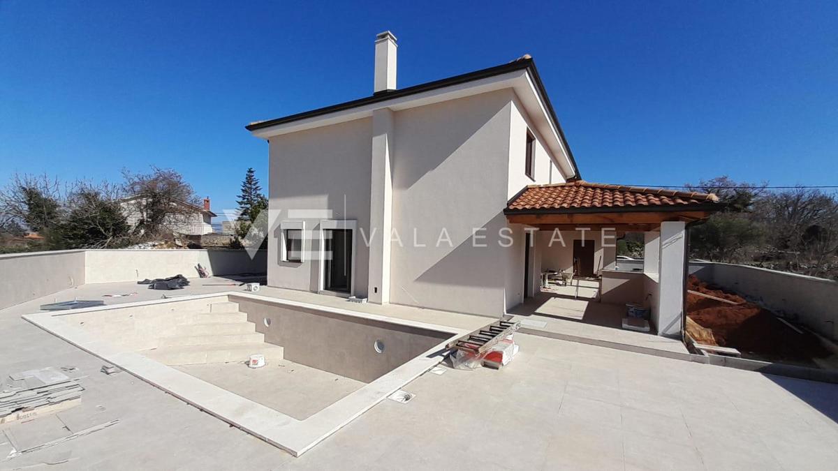 NUOVA CASA INDIPENDENTE CON PISCINA IN POSIZIONE TRANQUILLA