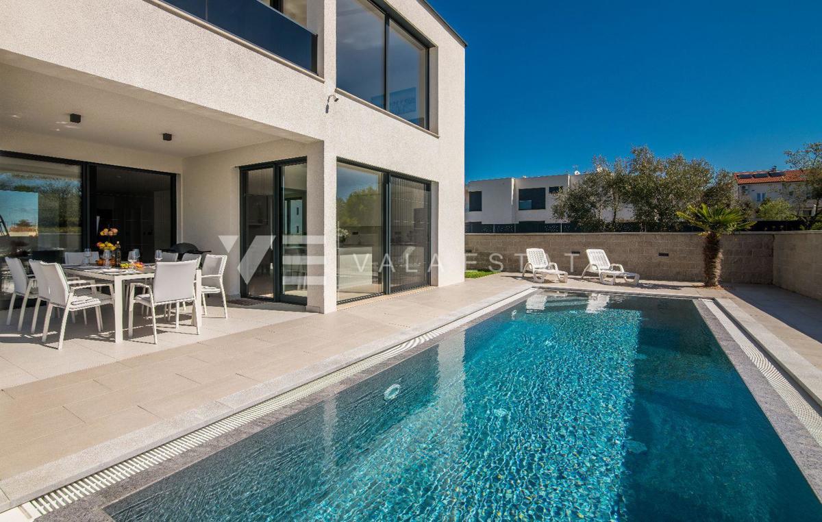 CASA INDIPENDENTE MODERNA CON PISCINA E VISTA MARE