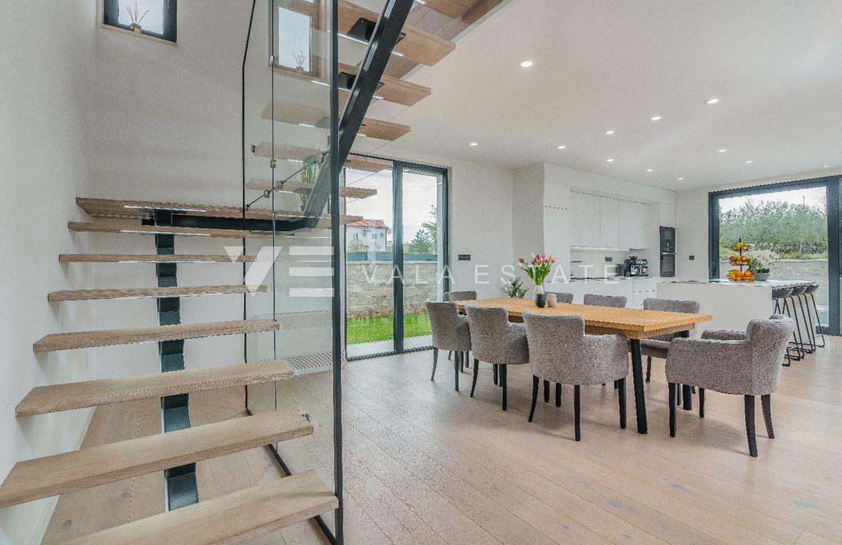 CASA INDIPENDENTE MODERNA CON PISCINA E VISTA MARE