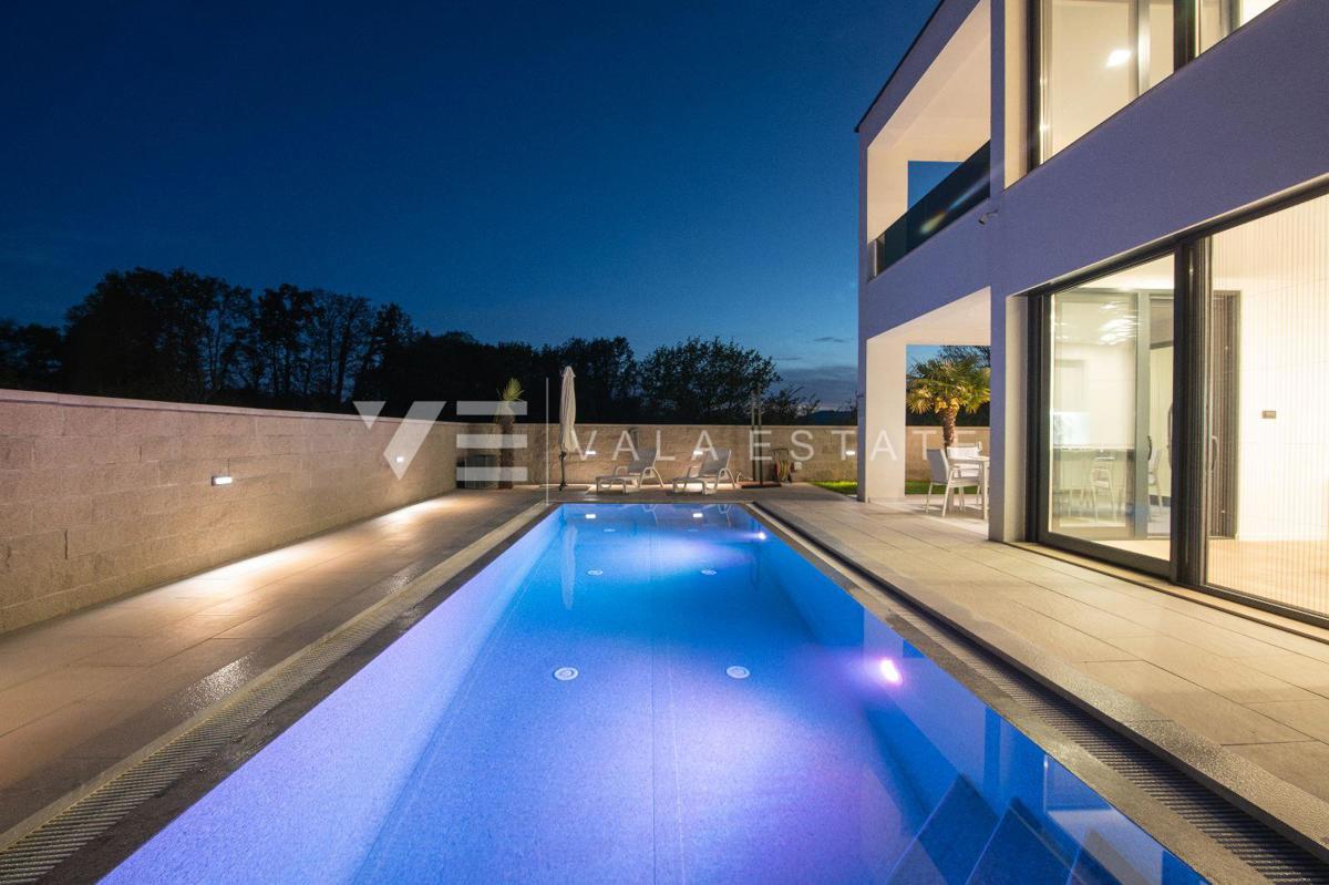 CASA INDIPENDENTE MODERNA CON PISCINA E VISTA MARE