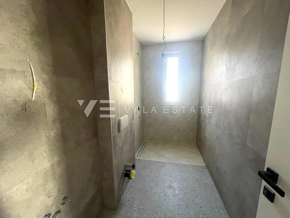 APPARTAMENTO AL PIANO TERRA ALTO DI UN PALAZZO RISTRUTTURATO IN POSIZIONE TRANQUILLA