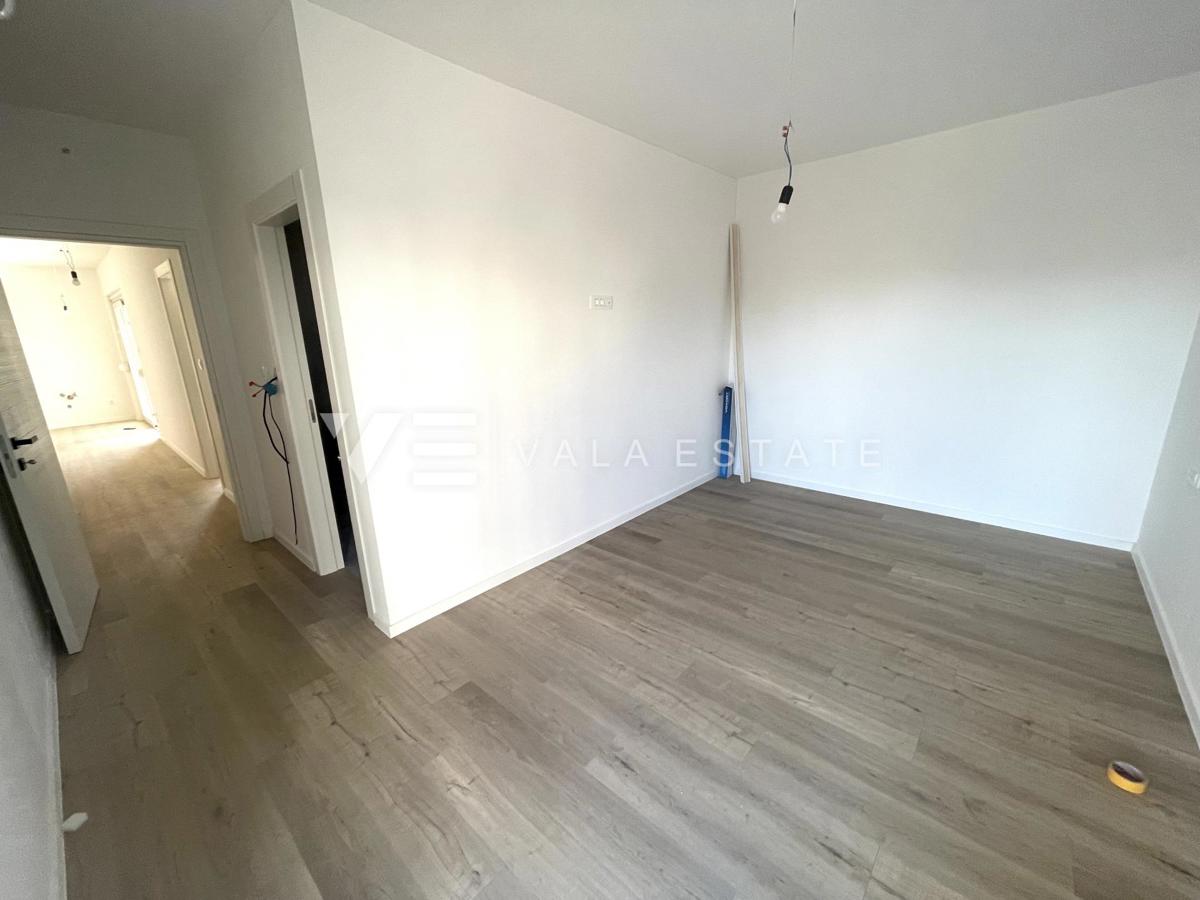 APPARTAMENTO AL PIANO TERRA ALTO DI UN PALAZZO RISTRUTTURATO IN POSIZIONE TRANQUILLA