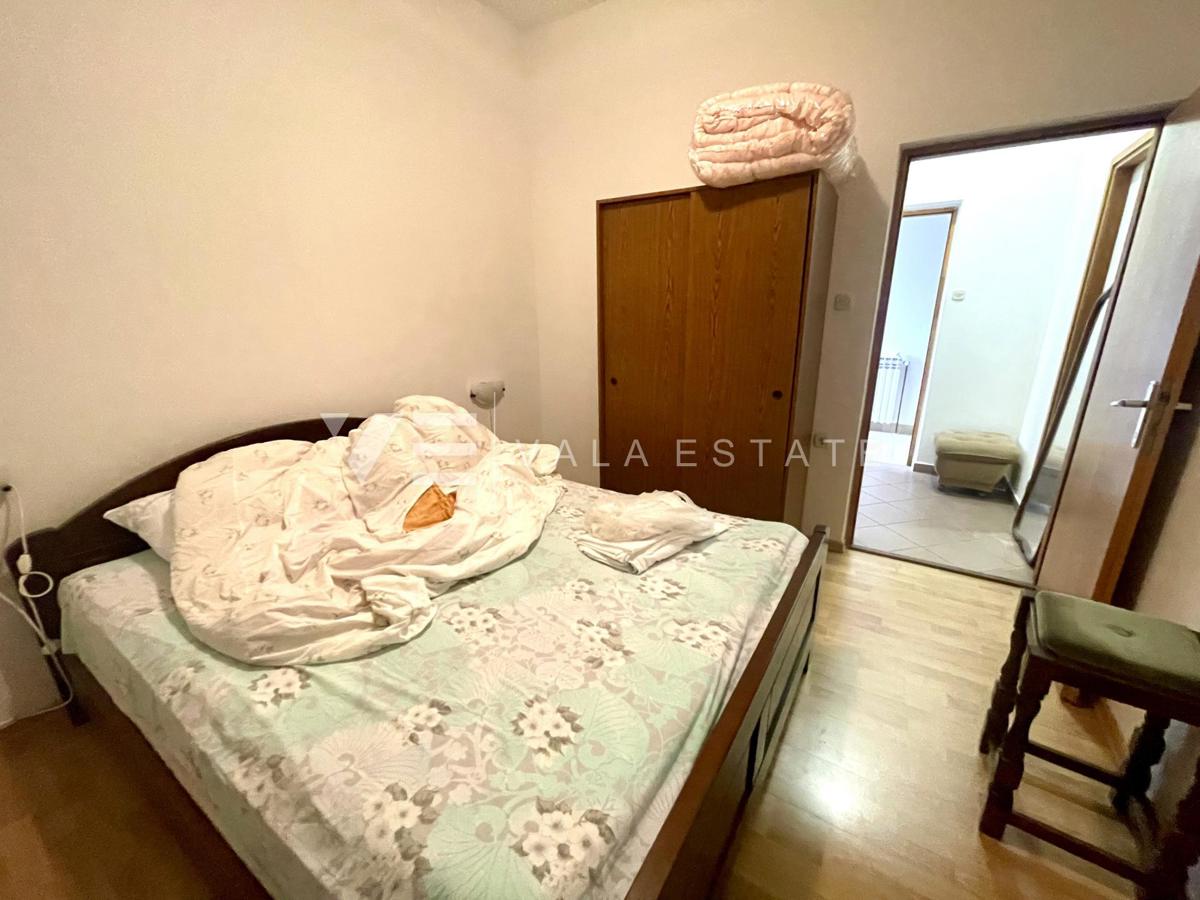 CASA INDIPENDENTE CON AMPIO GIARDINO E PISCINA IN OTTIMA POSIZIONE