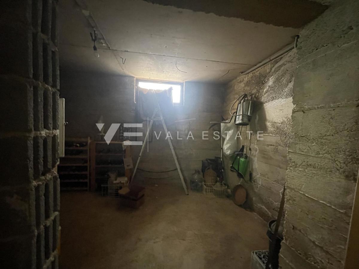 CASA INDIPENDENTE CON AMPIO GIARDINO E PISCINA IN OTTIMA POSIZIONE