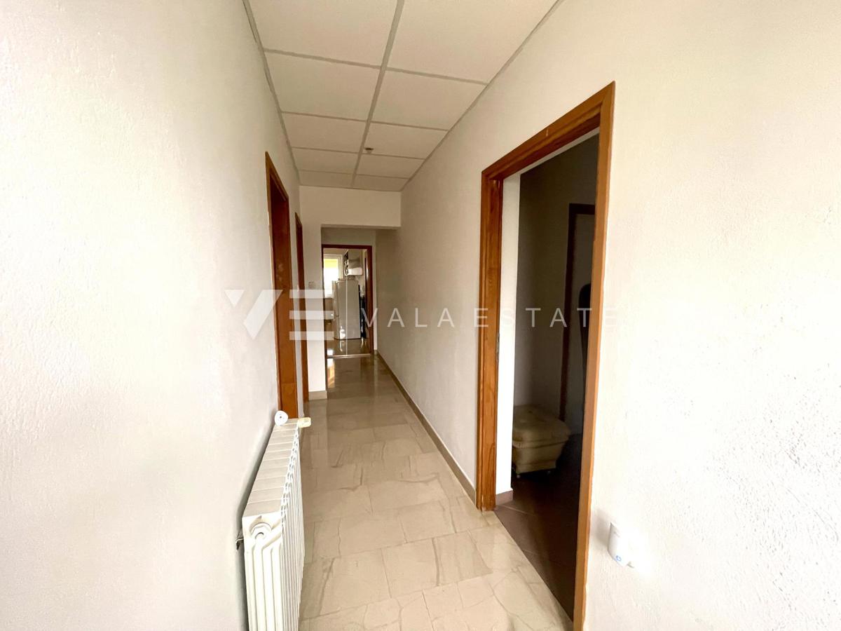 CASA INDIPENDENTE CON AMPIO GIARDINO E PISCINA IN OTTIMA POSIZIONE