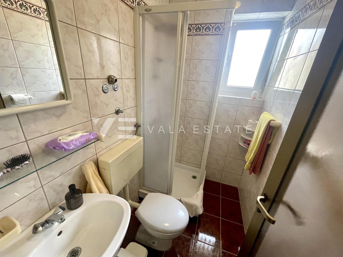 CASA INDIPENDENTE CON AMPIO GIARDINO E PISCINA IN OTTIMA POSIZIONE