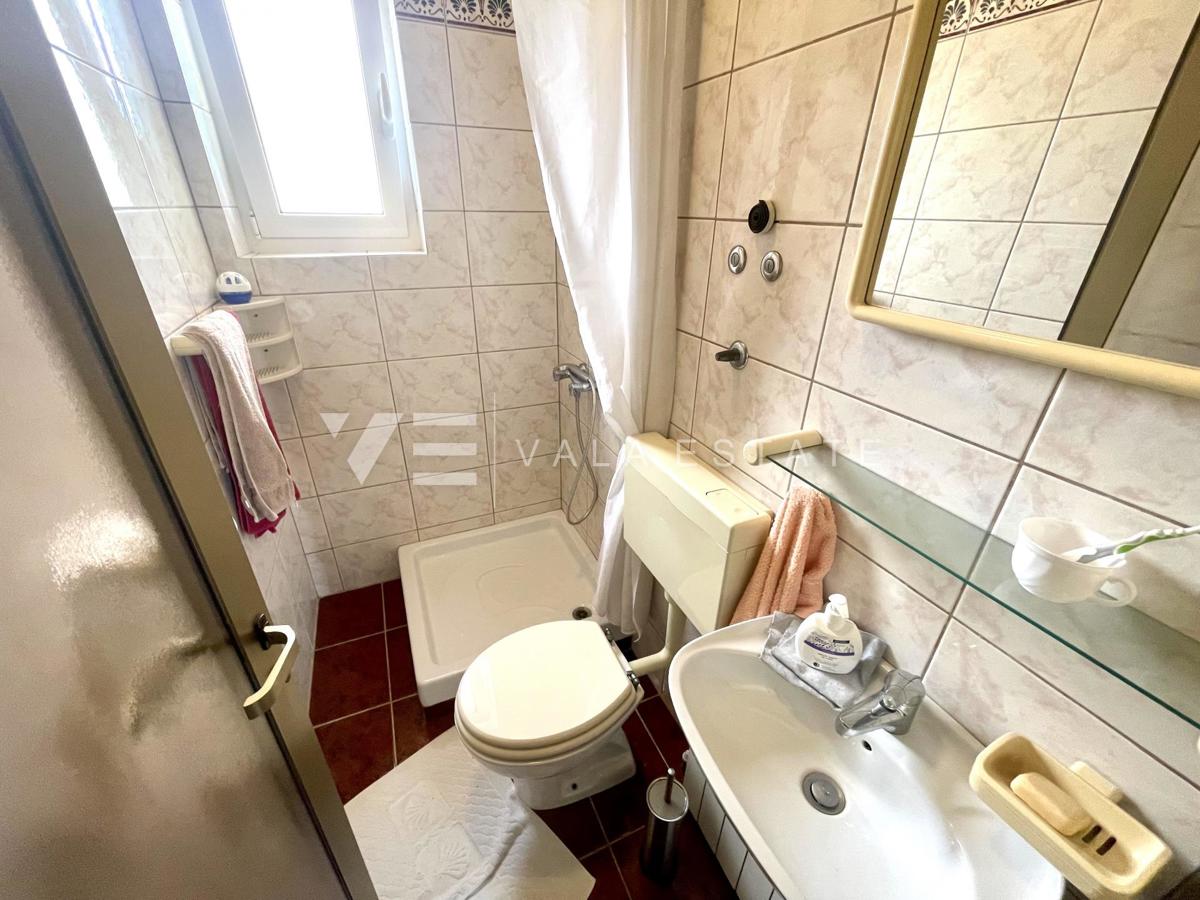 CASA INDIPENDENTE CON AMPIO GIARDINO E PISCINA IN OTTIMA POSIZIONE