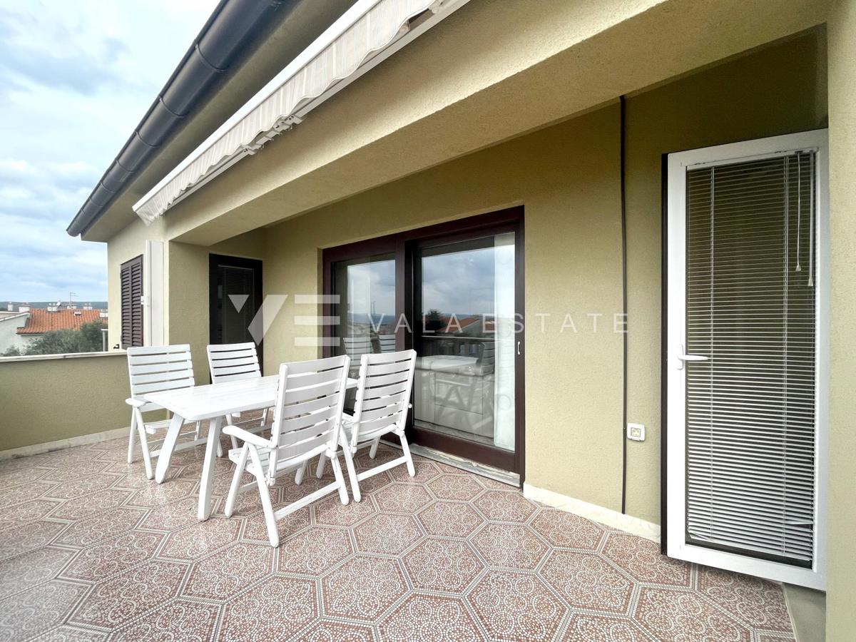 CASA INDIPENDENTE CON AMPIO GIARDINO E PISCINA IN OTTIMA POSIZIONE