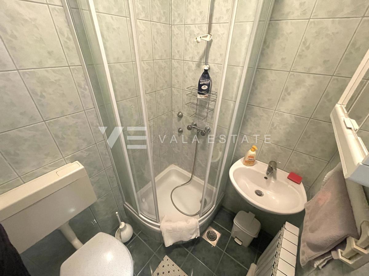 CASA INDIPENDENTE CON AMPIO GIARDINO E PISCINA IN OTTIMA POSIZIONE