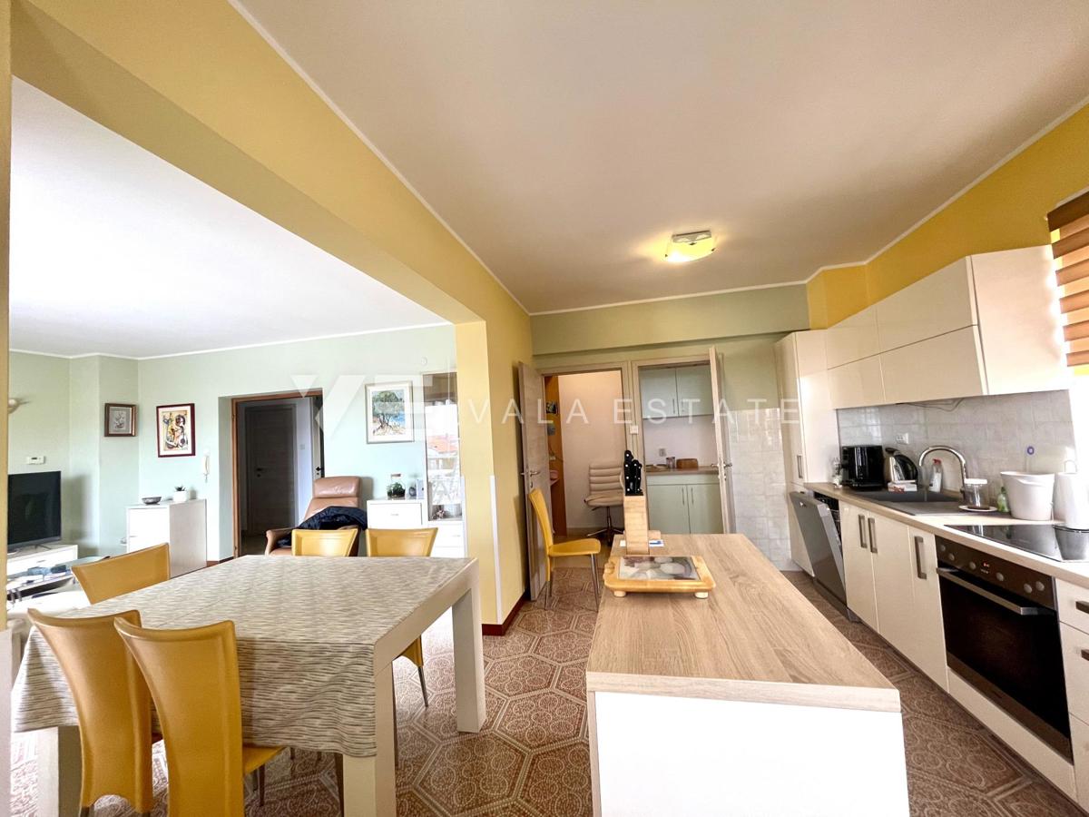 CASA INDIPENDENTE CON AMPIO GIARDINO E PISCINA IN OTTIMA POSIZIONE