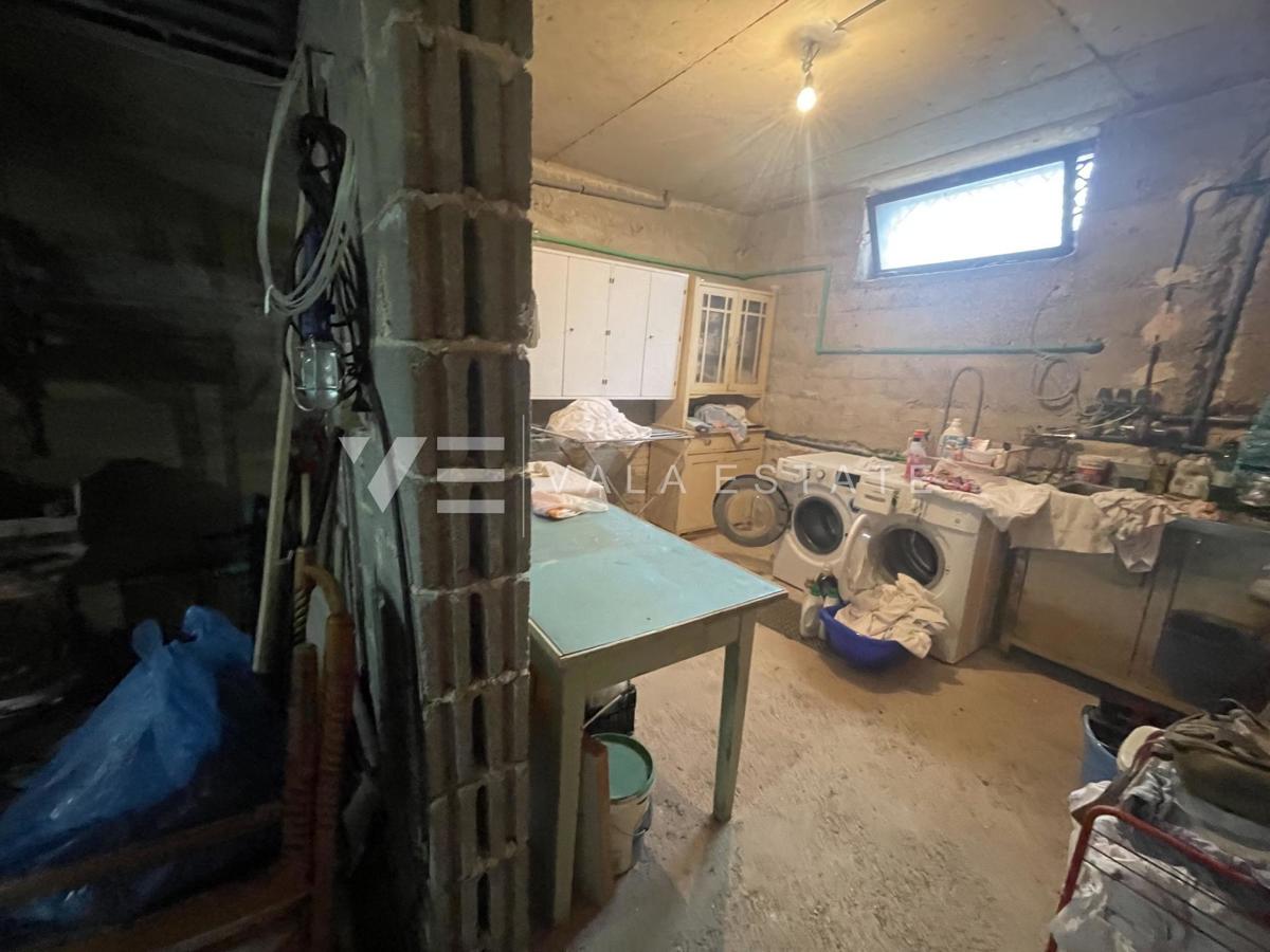 CASA INDIPENDENTE CON AMPIO GIARDINO E PISCINA IN OTTIMA POSIZIONE