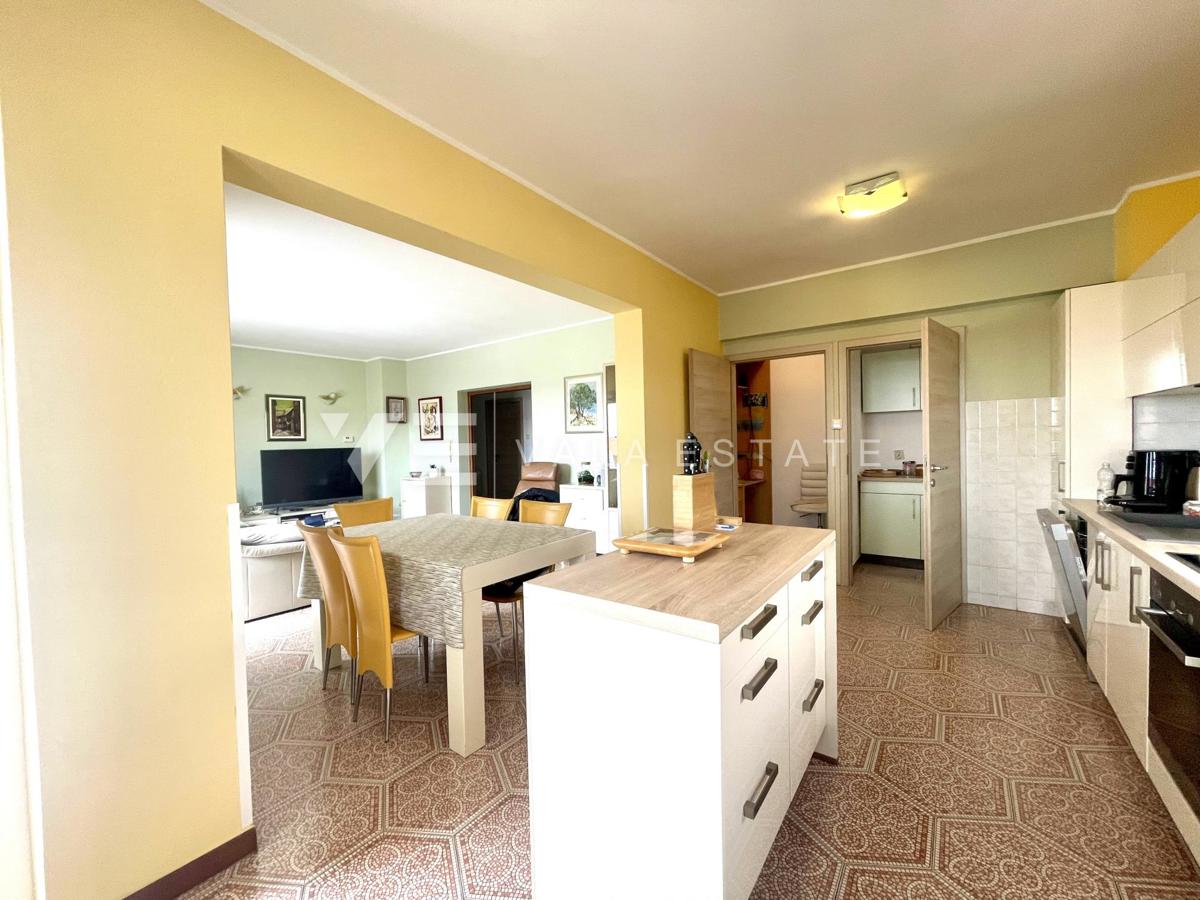 CASA INDIPENDENTE CON AMPIO GIARDINO E PISCINA IN OTTIMA POSIZIONE