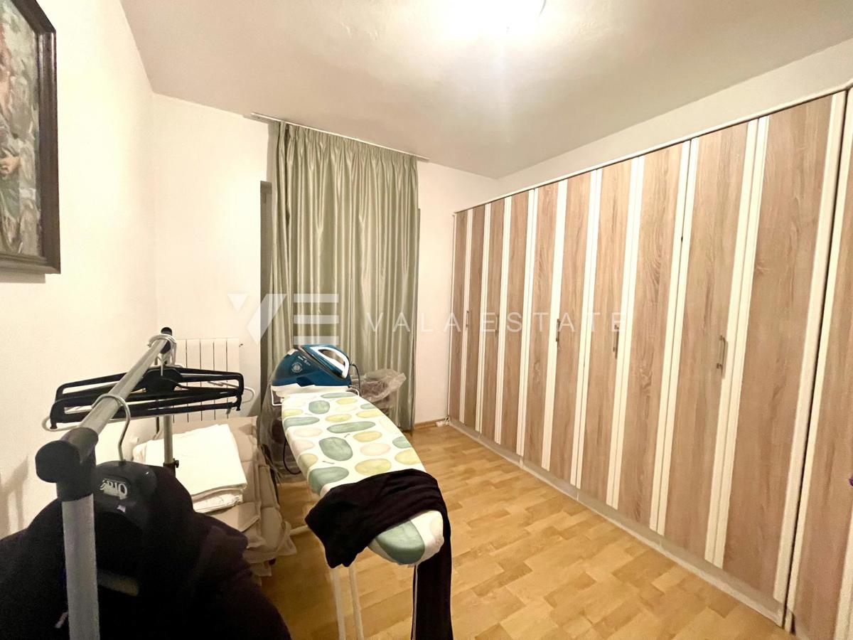 CASA INDIPENDENTE CON AMPIO GIARDINO E PISCINA IN OTTIMA POSIZIONE