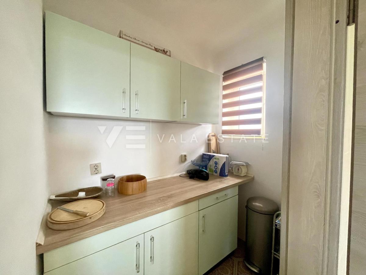 CASA INDIPENDENTE CON AMPIO GIARDINO E PISCINA IN OTTIMA POSIZIONE