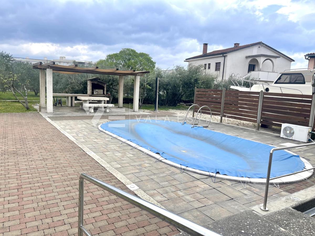 CASA INDIPENDENTE CON AMPIO GIARDINO E PISCINA IN OTTIMA POSIZIONE