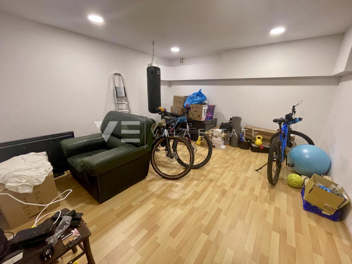 CASA INDIPENDENTE CON AMPIO GIARDINO E PISCINA IN OTTIMA POSIZIONE