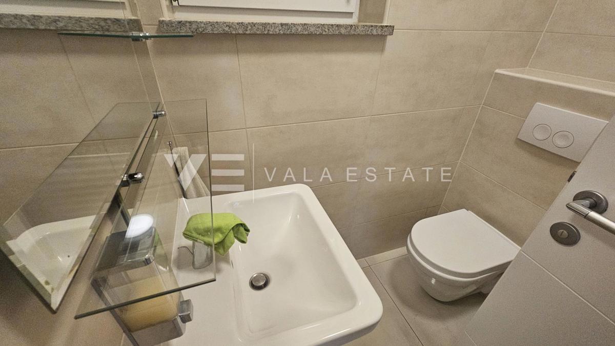 APPARTAMENTO SU TRE PIANI CON PISCINA E TERRAZZA SUL PIANO A SOLI 300 M DAL MARE