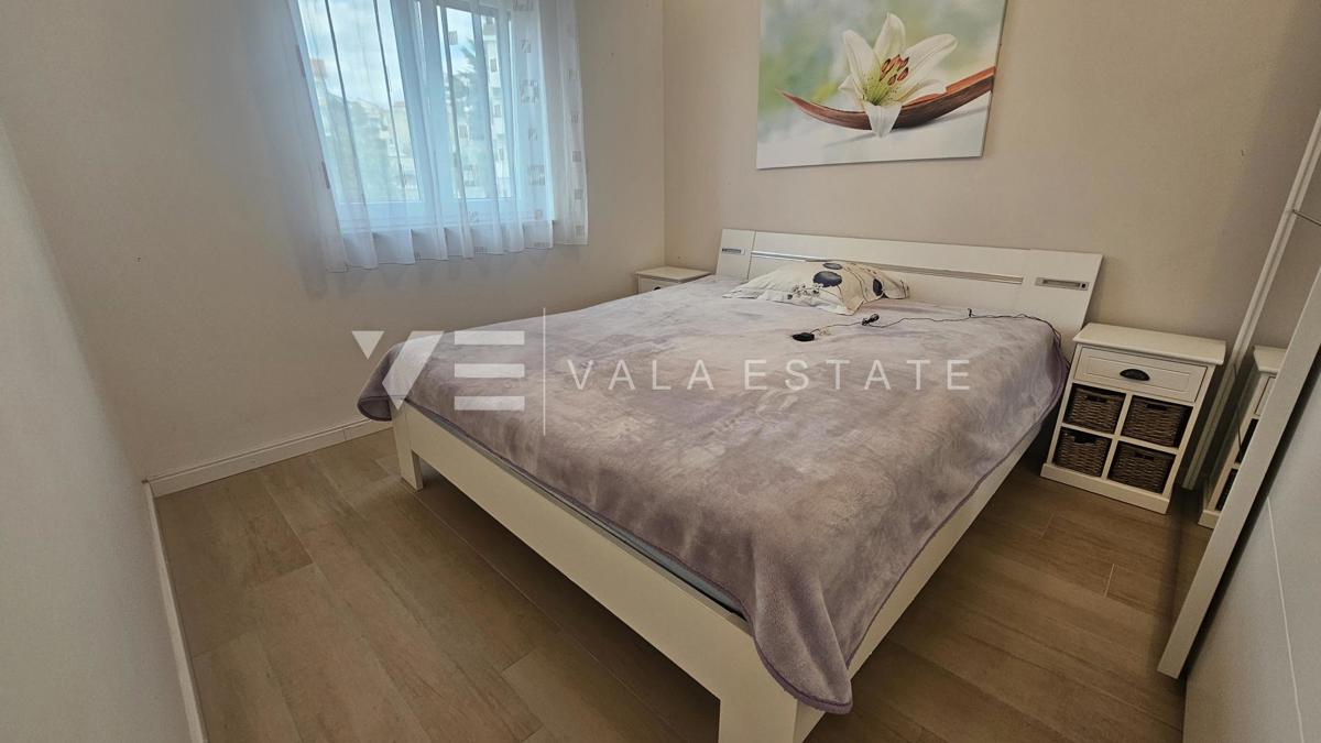 APPARTAMENTO SU TRE PIANI CON PISCINA E TERRAZZA SUL PIANO A SOLI 300 M DAL MARE