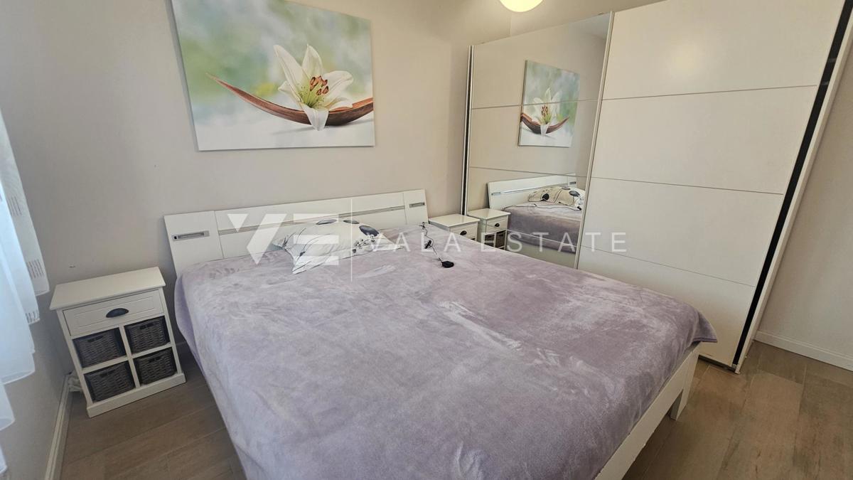 APPARTAMENTO SU TRE PIANI CON PISCINA E TERRAZZA SUL PIANO A SOLI 300 M DAL MARE