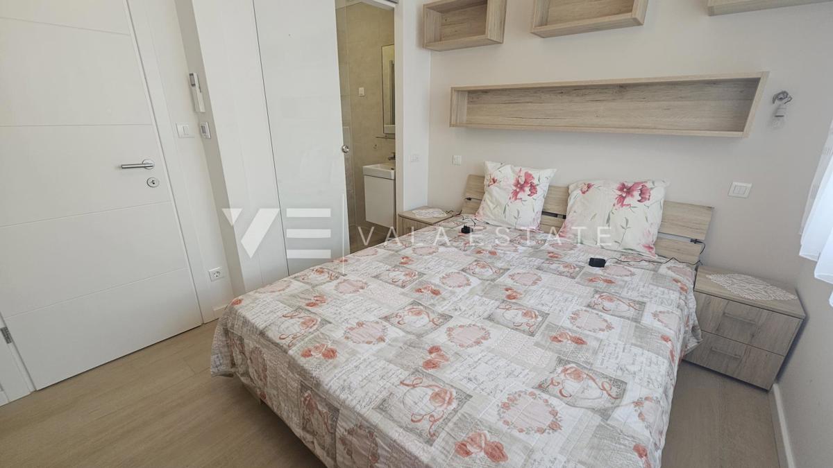 APPARTAMENTO SU TRE PIANI CON PISCINA E TERRAZZA SUL PIANO A SOLI 300 M DAL MARE
