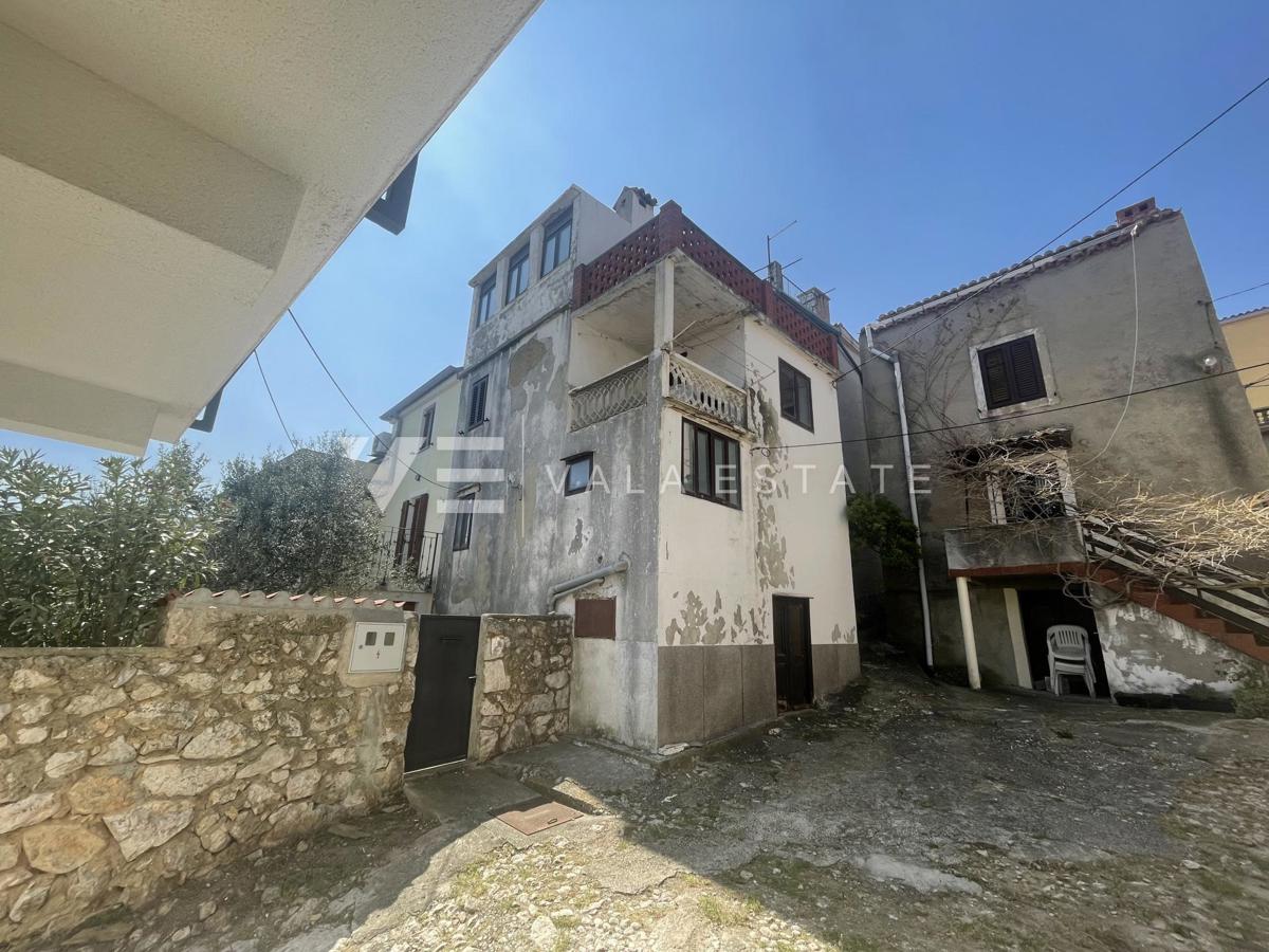 CASA IN PIETRA DA ADATTARSI CON VISTA MARE