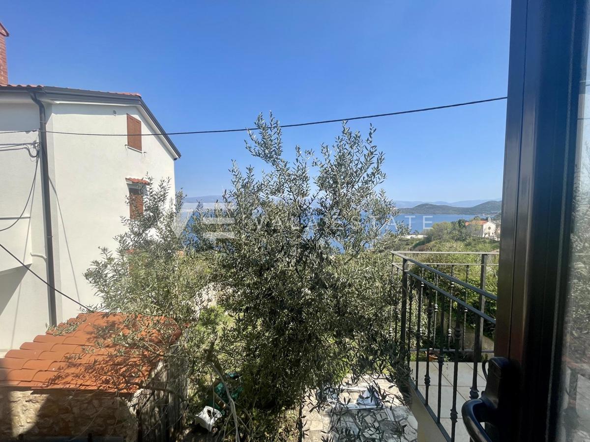 CASA IN PIETRA DA ADATTARSI CON VISTA MARE